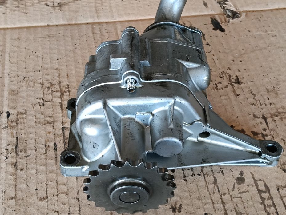 Маслена помпа Mercedes Sprinter OM646 6111810201