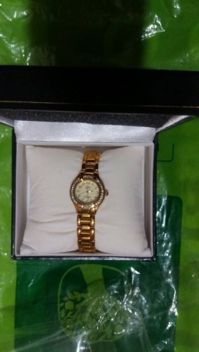 Позолоченные часы с фионитами от Орифлейм