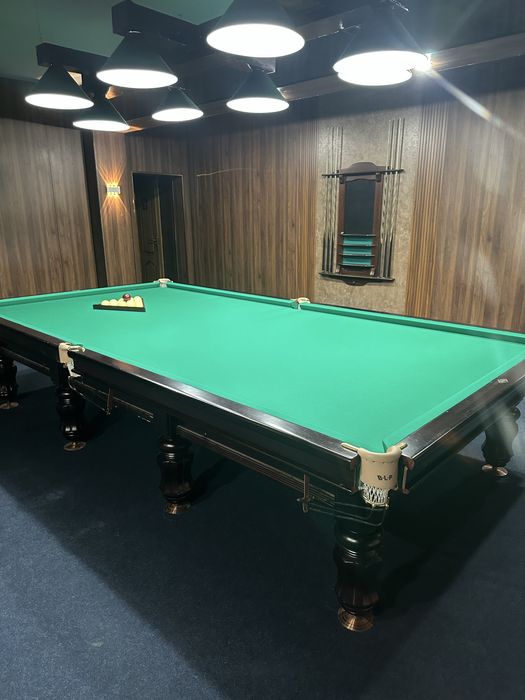 Бильярдный стол в комплекте