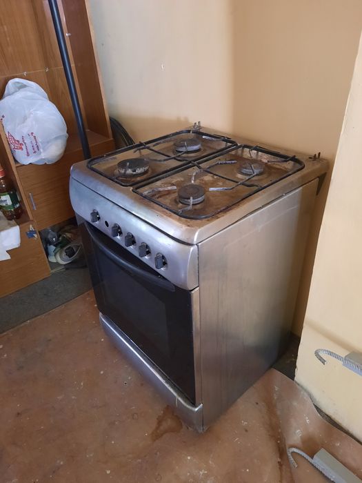 Плита газовая, произведена в Турции. Рабочая не новая.