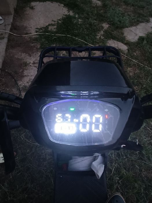 Продам электроскутер ск8