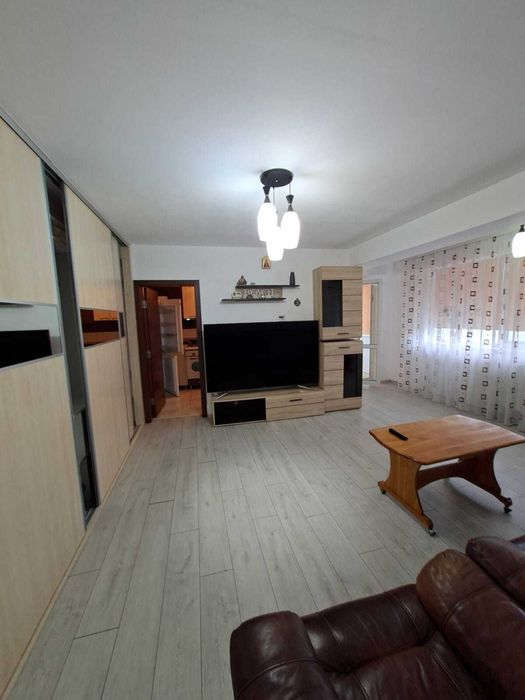 inchiriez apartament 2 camere zona VIVO CONSTANTA