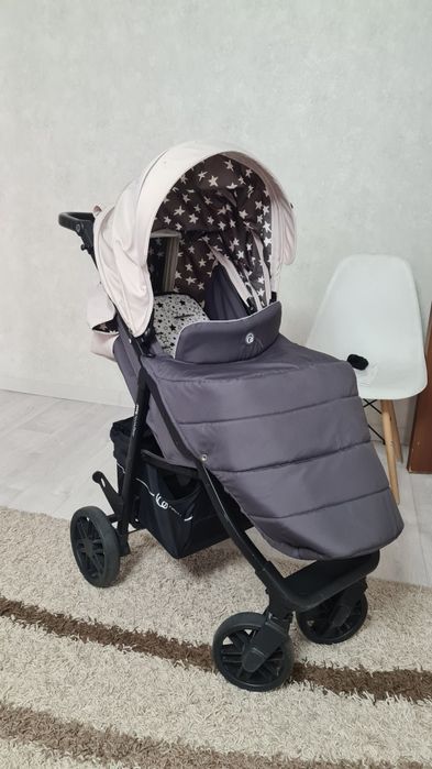 Коляска детская. Почти новая.