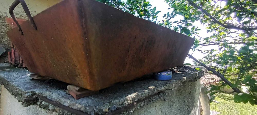 Здраво,метално корито, направено от дебела ламарина
