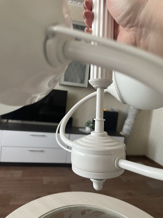 Продам люстру