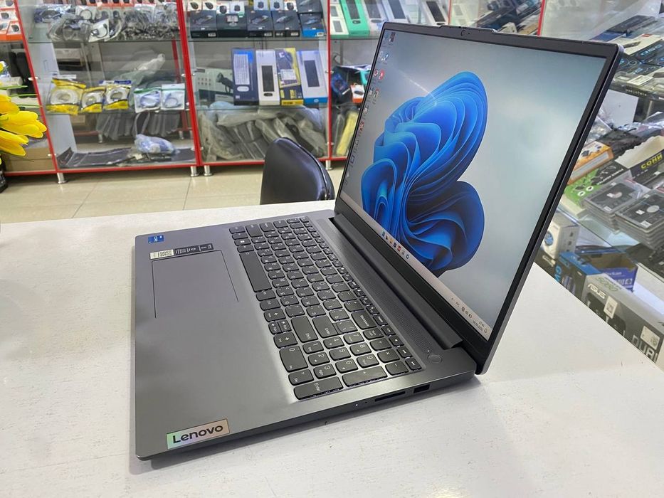 Lenovo core i3-1315U DDR5 8/256 SSD holati ideal