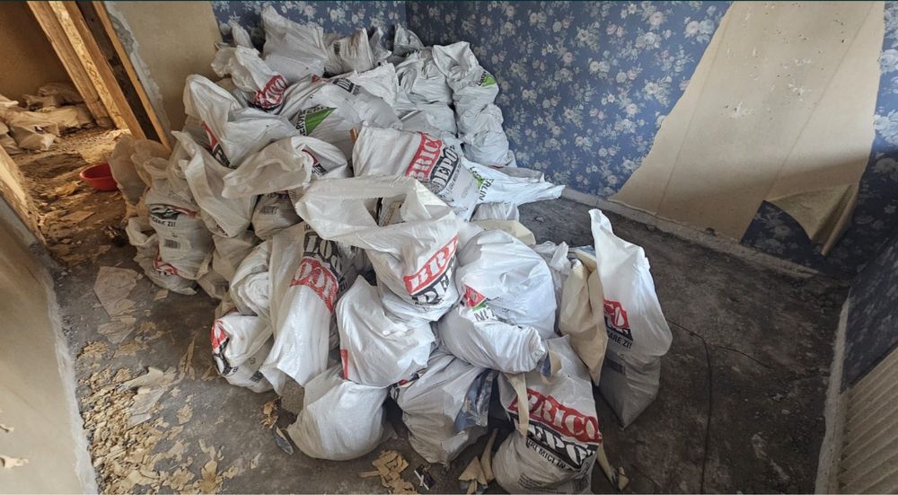 Transport Moloz Mobila Debarasari apartamente Demolari