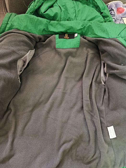 Продам детскуие куртки  для мальчика.