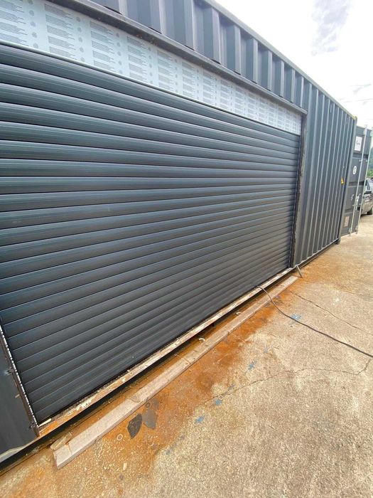 Usa de garaj rulou alba cu telecomanda dimensiunea 3000x2450