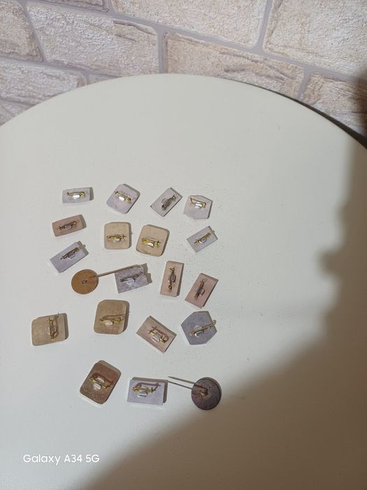 Значки различни.