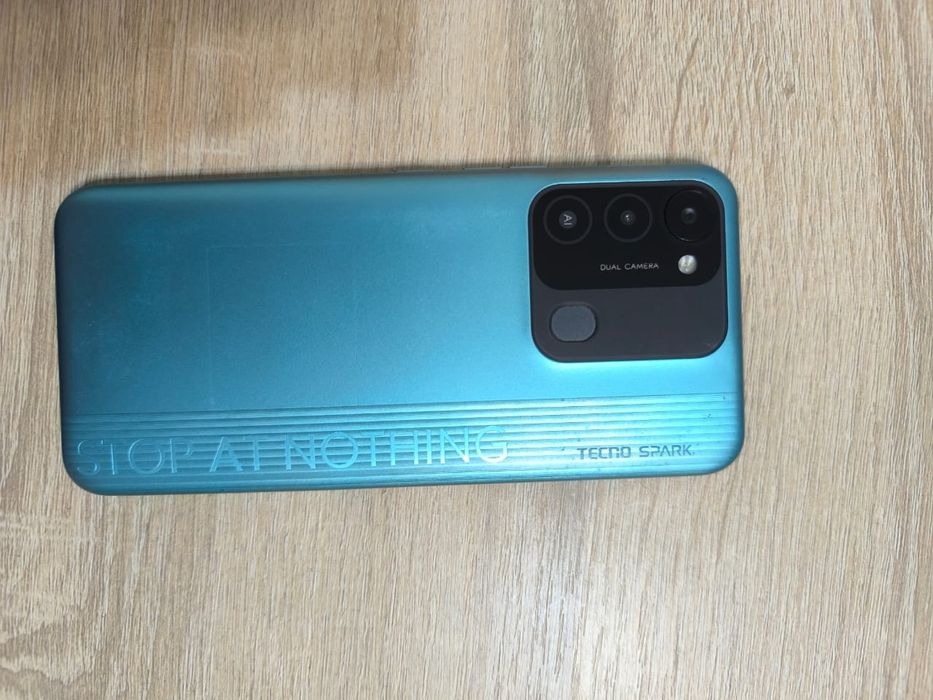 Продам телефон Техно