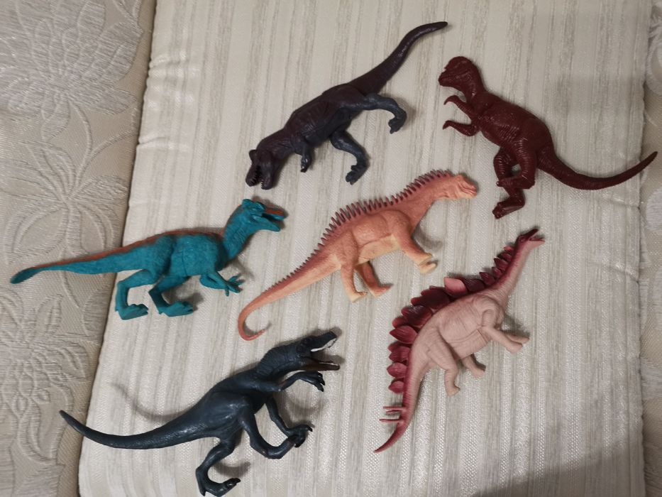 Продам игрушки динозавры