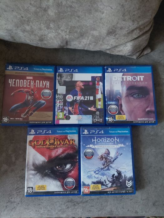 Продам PS4 в отличном состоянии