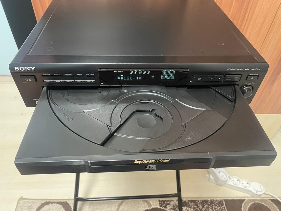 Sony CDP-CE525 Compact Disc Player