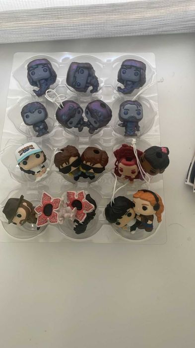 Фигурки Kinder Joy Очень странные дела