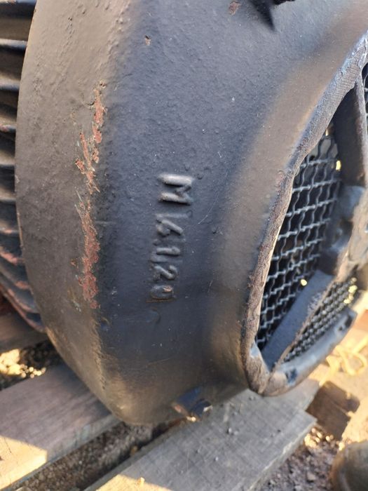 Электро двигатель 2 штук.