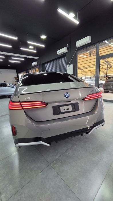 BMW i5 40L М пакет