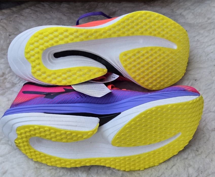 Mizuno оригинални дамски сникърси нови 38 номер