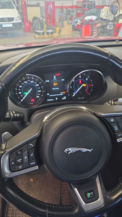 JAGUAR F-PACE 2018 — imagine 3