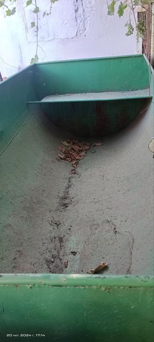 Срочно продается емкасть размер длина 2.73 ширена1.30 высота 97 см