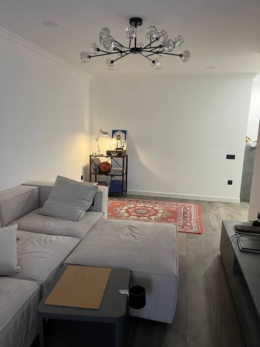 Продается диван в очень хорошем состоянии!