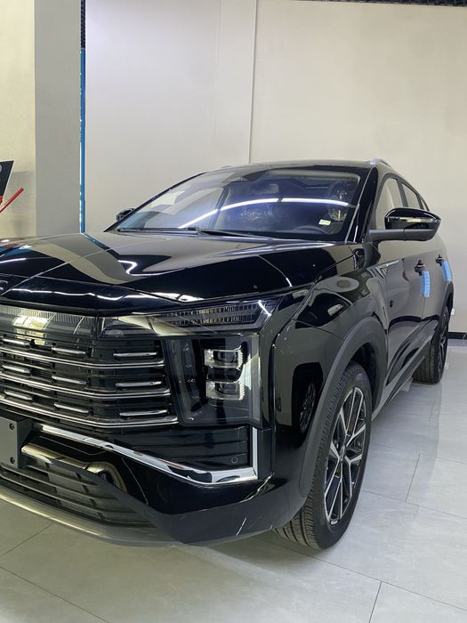 JAC JS 8 оилавий 7 кишилик замонавий кросовер