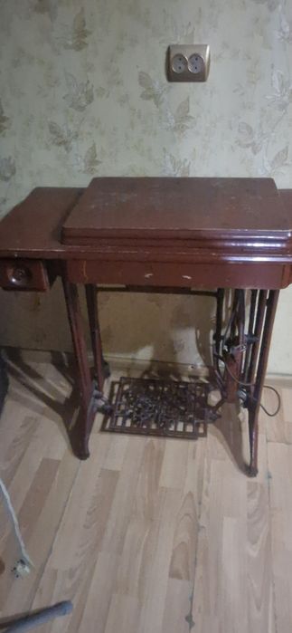 Швейная машинка ретро