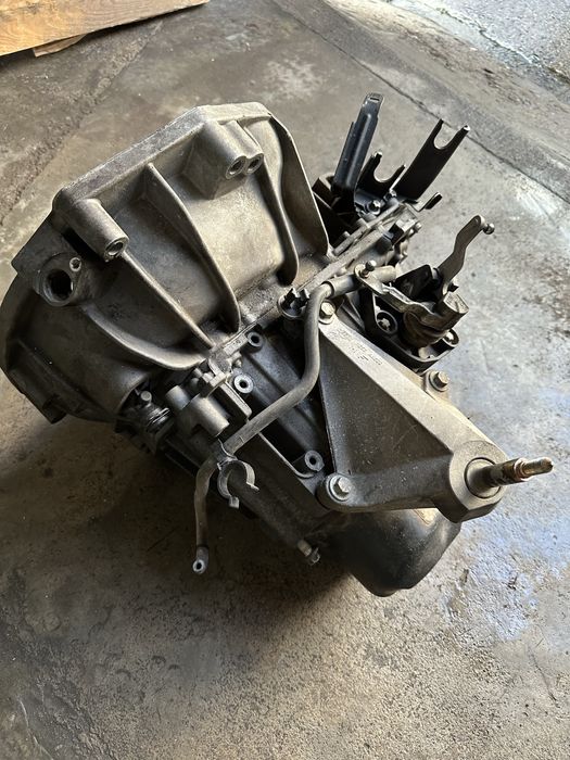 Продавам скоростна кутия Нисан Микра к12