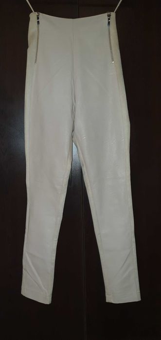 Avin клин от бежова кожа с плюш.  Размер М