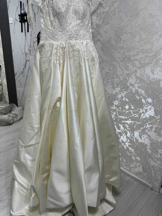 Продаётся свадебный платье