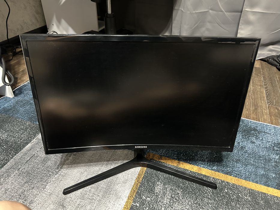 Монитор Samsung C24RG50FZR
