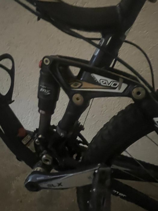 Bicicleta trek full suspension