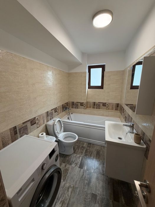 Inchiriez apartament cu 2 camere, bloc nou, zona Trivale 3, loc de  parcare inclus