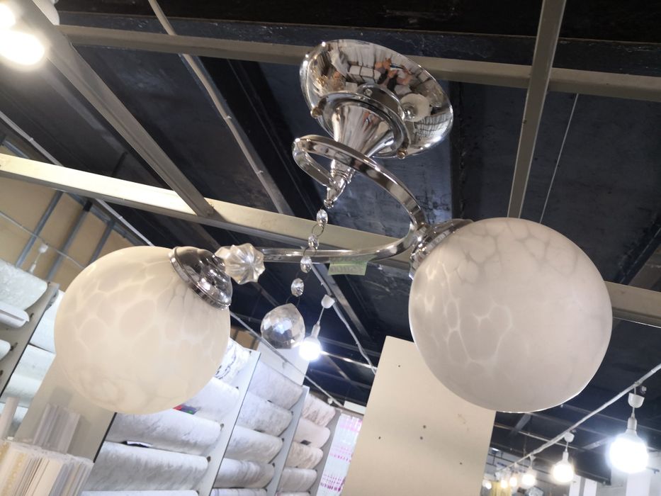 Люстра - продам (два плафона)