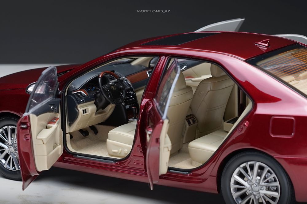 1:18 Toyota Camry 55