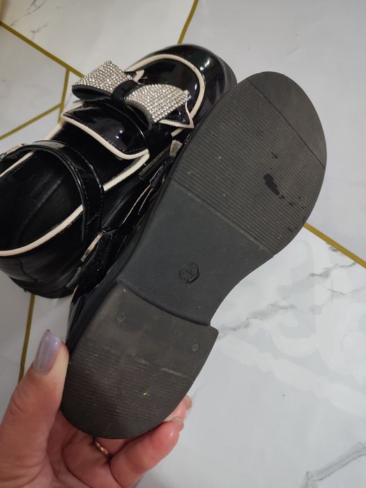 Продам туфли на девочку в отличном состоянии