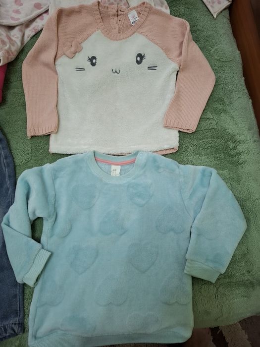 Продаются кофточки и 2 шапочки