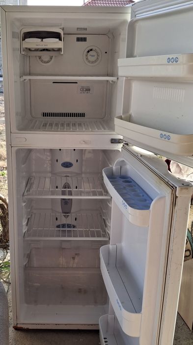 Телевизор мен холодильник