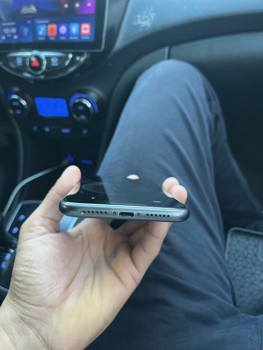 Iphone 11 64 в отличном состояний