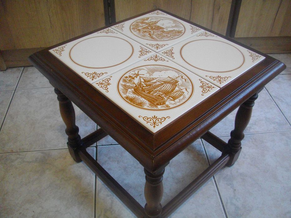 Нидерландска оригинална помощна маса с флорални елементи Дъб Керамика