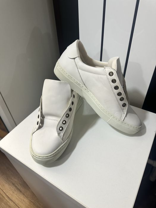 Tenesi Babista de piele