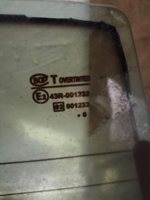 Продам задние стекла (Автоваз)