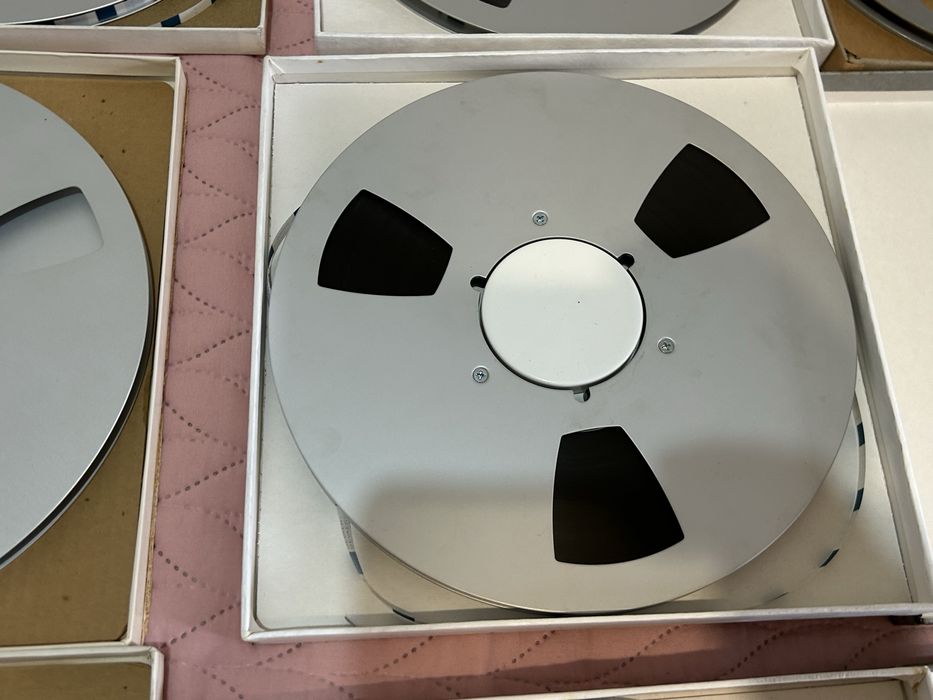 Benzi de magnetofon de 26 cm.