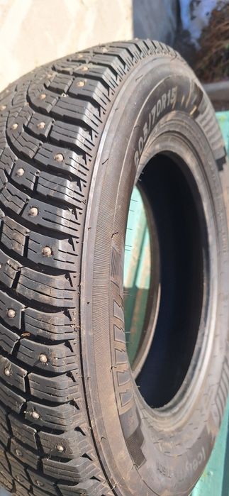 Продам 2 шины зимние шипованные