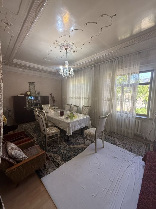 Uy sotiladi hovlini yarimi 2.35 sotok 3 ta xona Uchtepa tumani Birlik