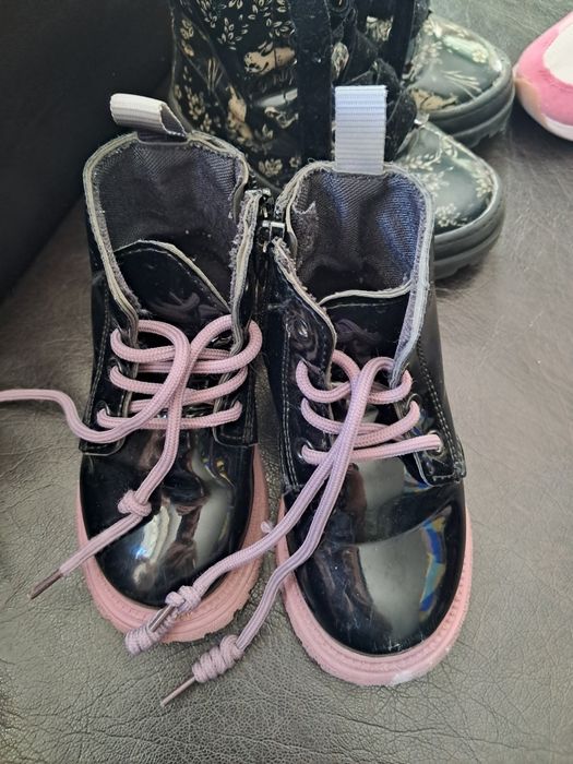 Детски обувки за момиче.