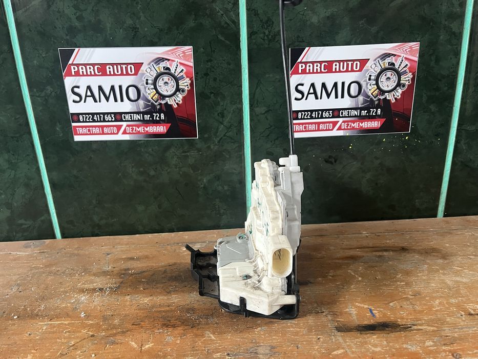 broasca audi a4 b7 dreapta fata