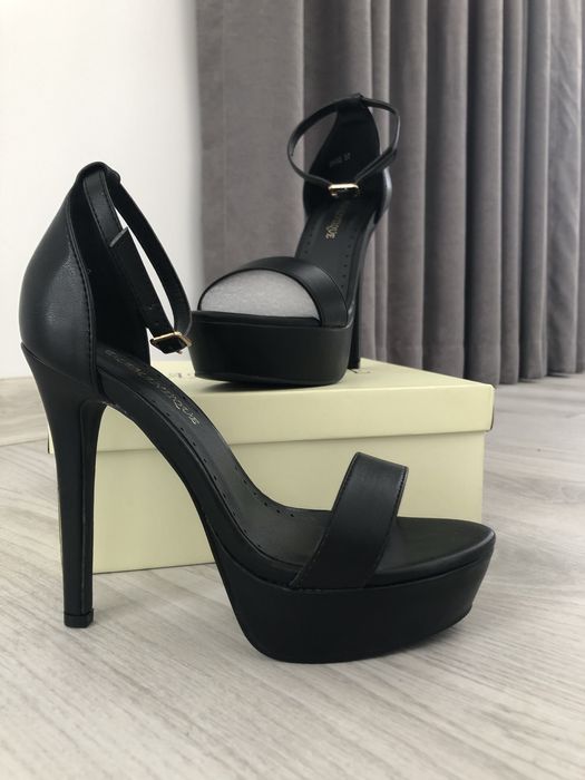 Обувки на висок ток