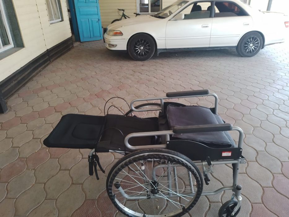 Продам инвалидную коляску новую