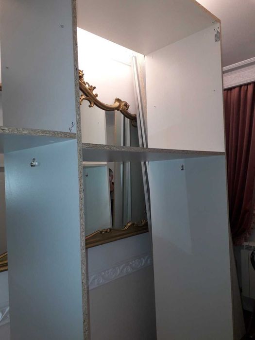 Четири крилен гардероб с плъзгащи врати